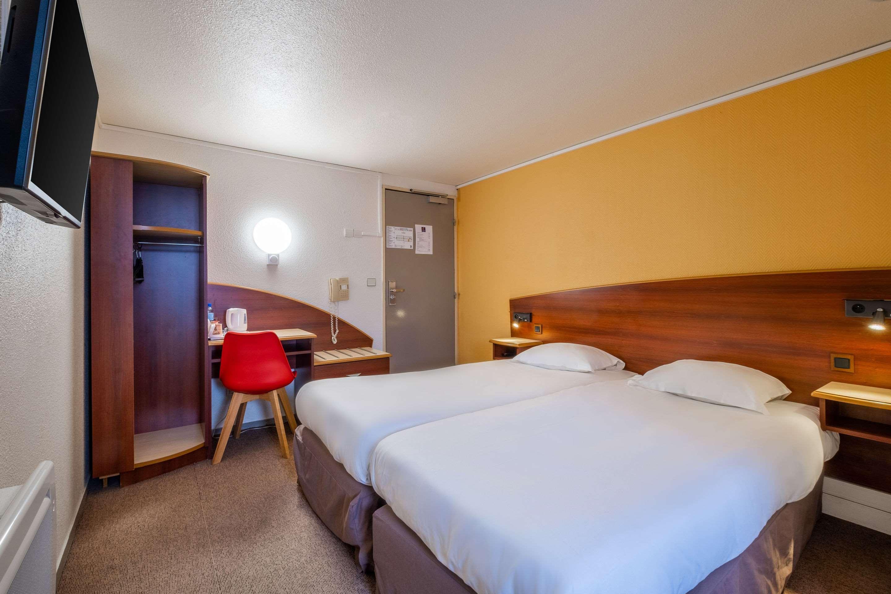 Comfort Hotel Etampes Exterior photo