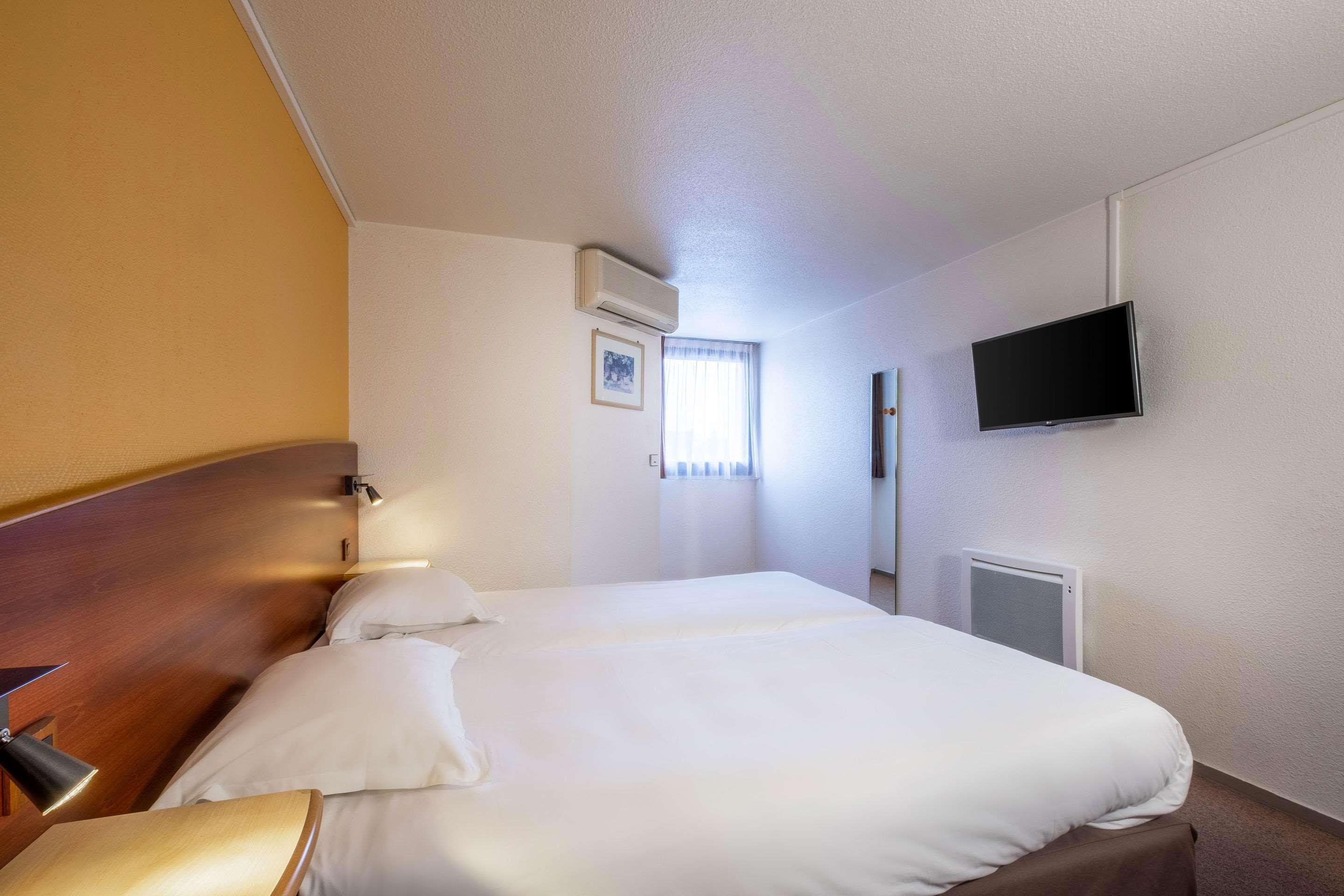 Comfort Hotel Etampes Exterior photo