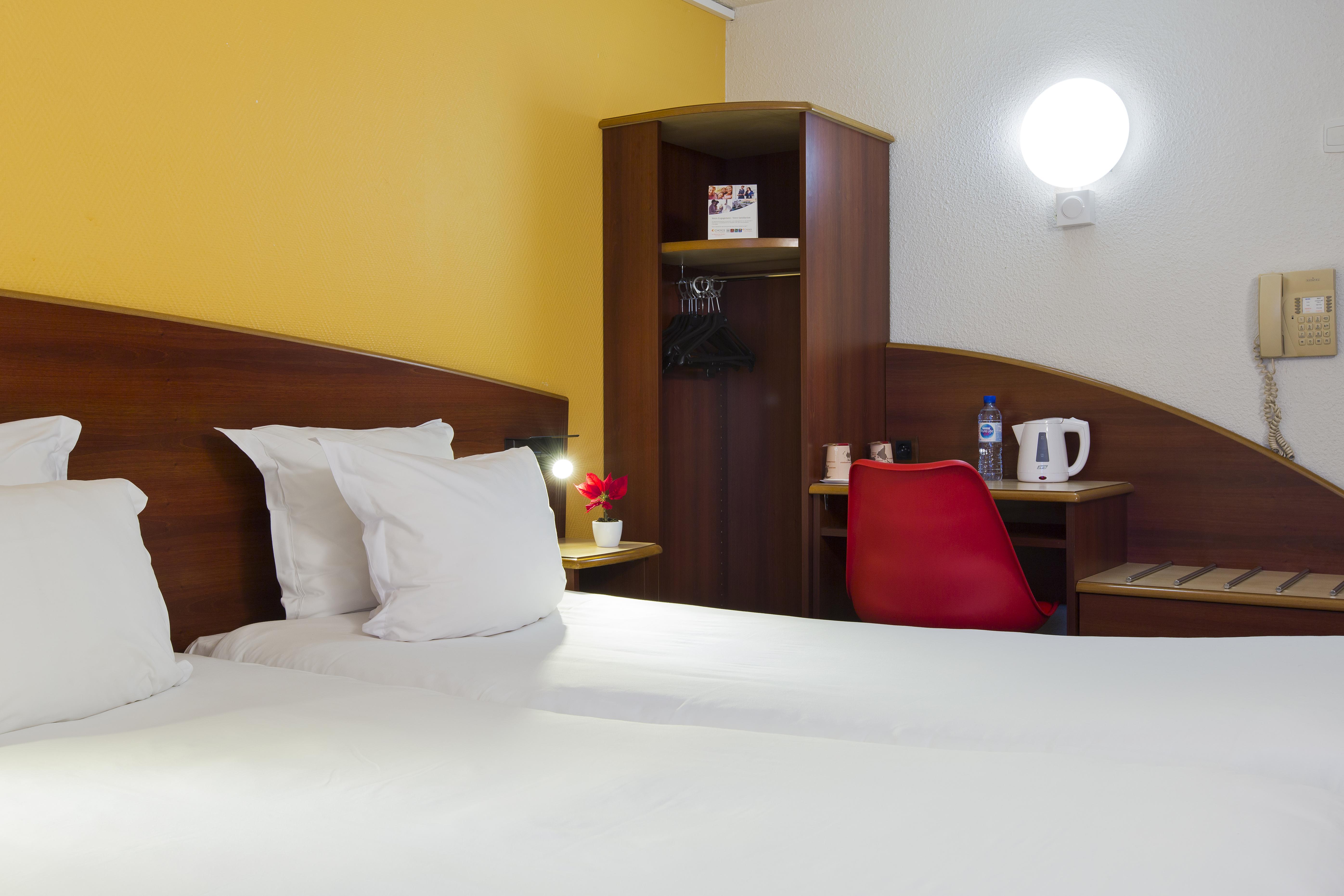 Comfort Hotel Etampes Exterior photo