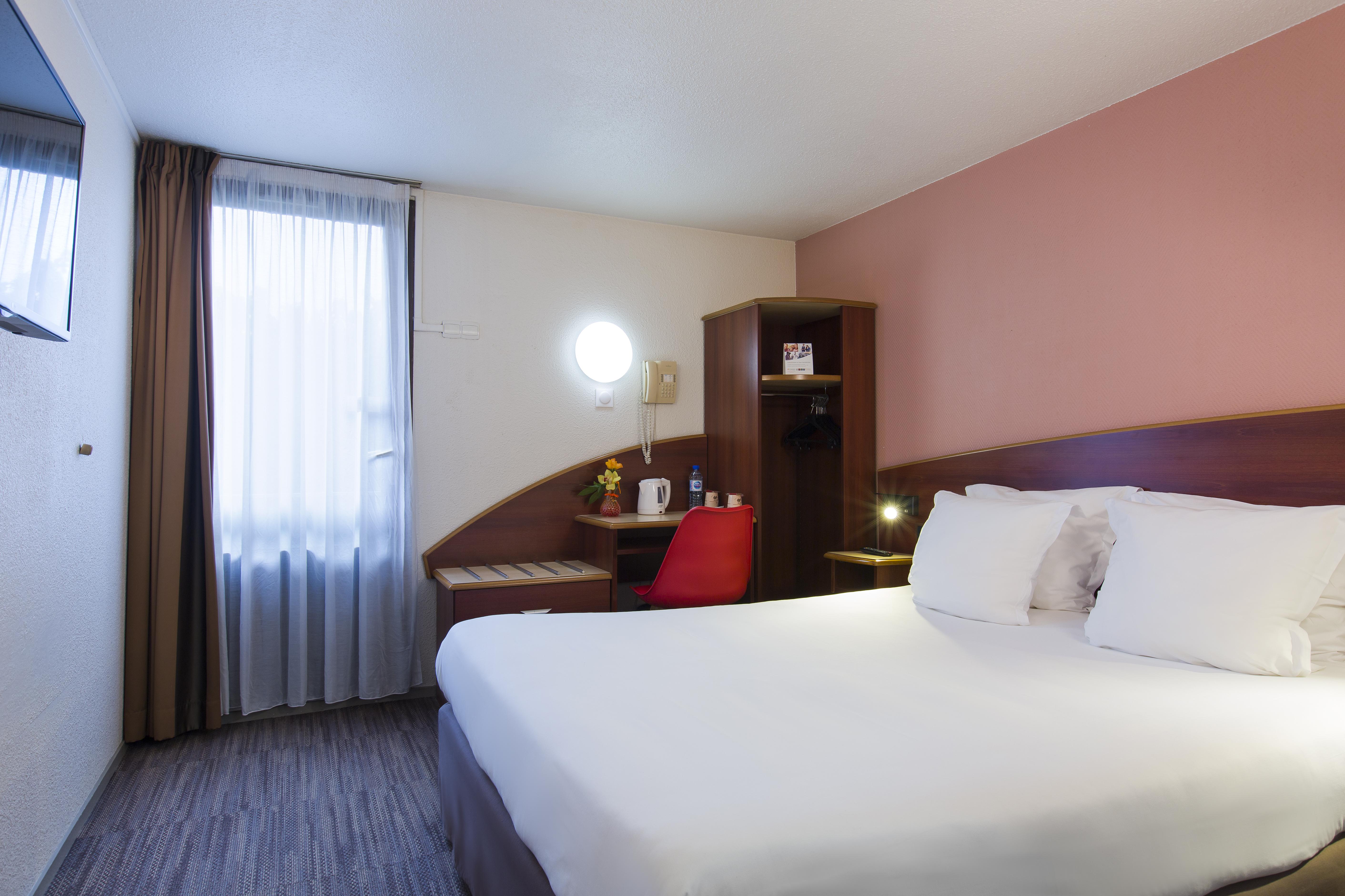 Comfort Hotel Etampes Exterior photo