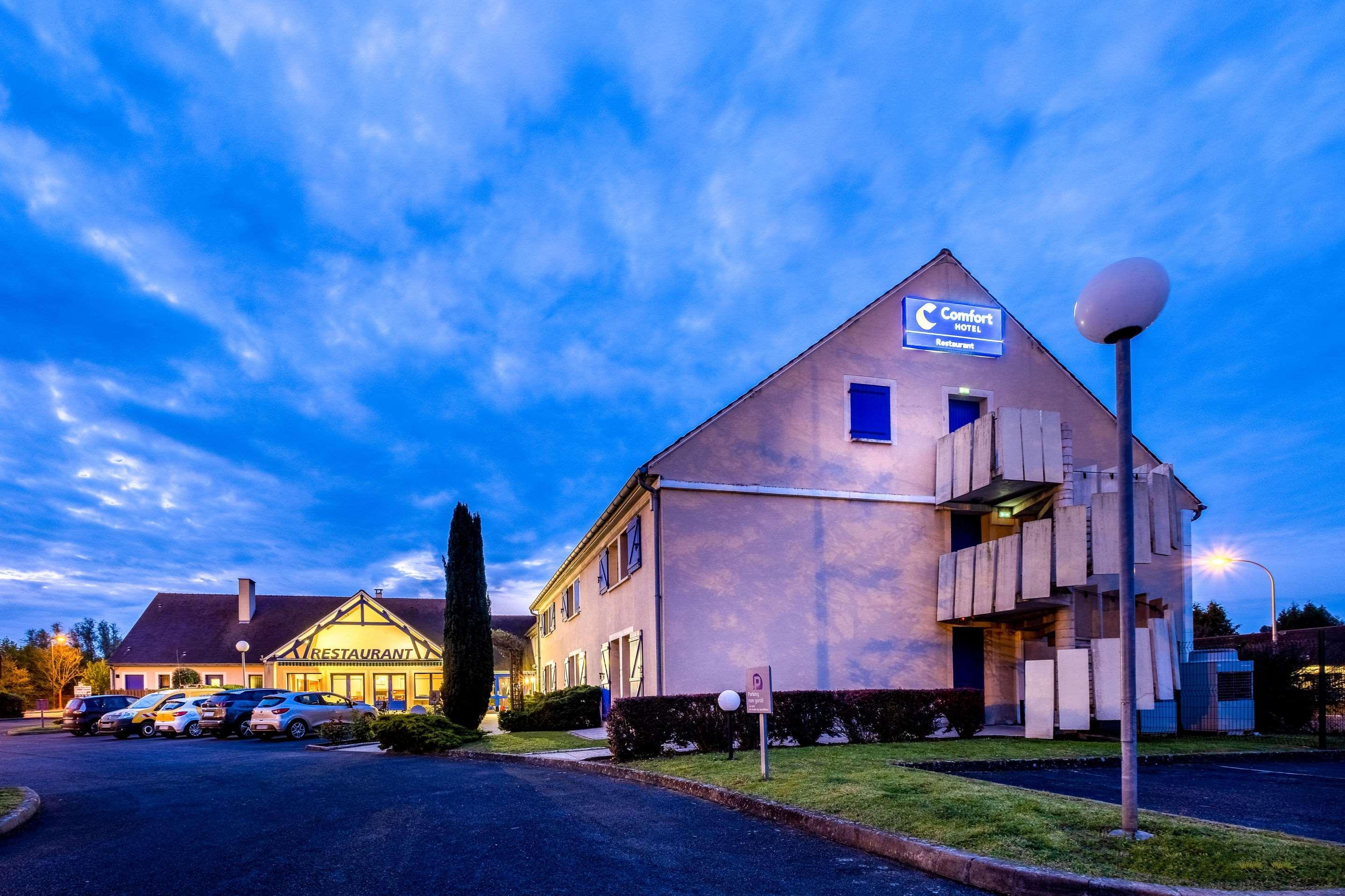 Comfort Hotel Etampes Exterior photo