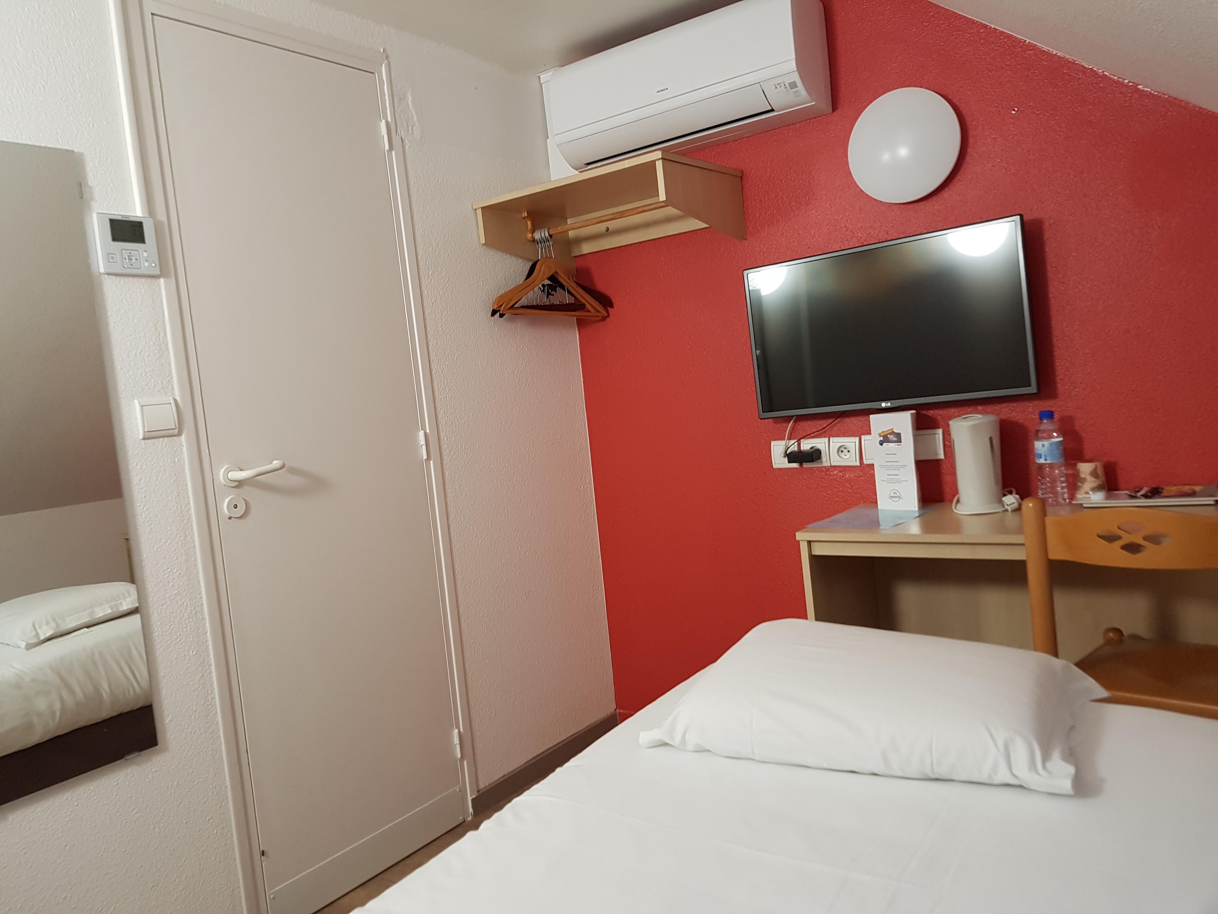 Comfort Hotel Etampes Exterior photo
