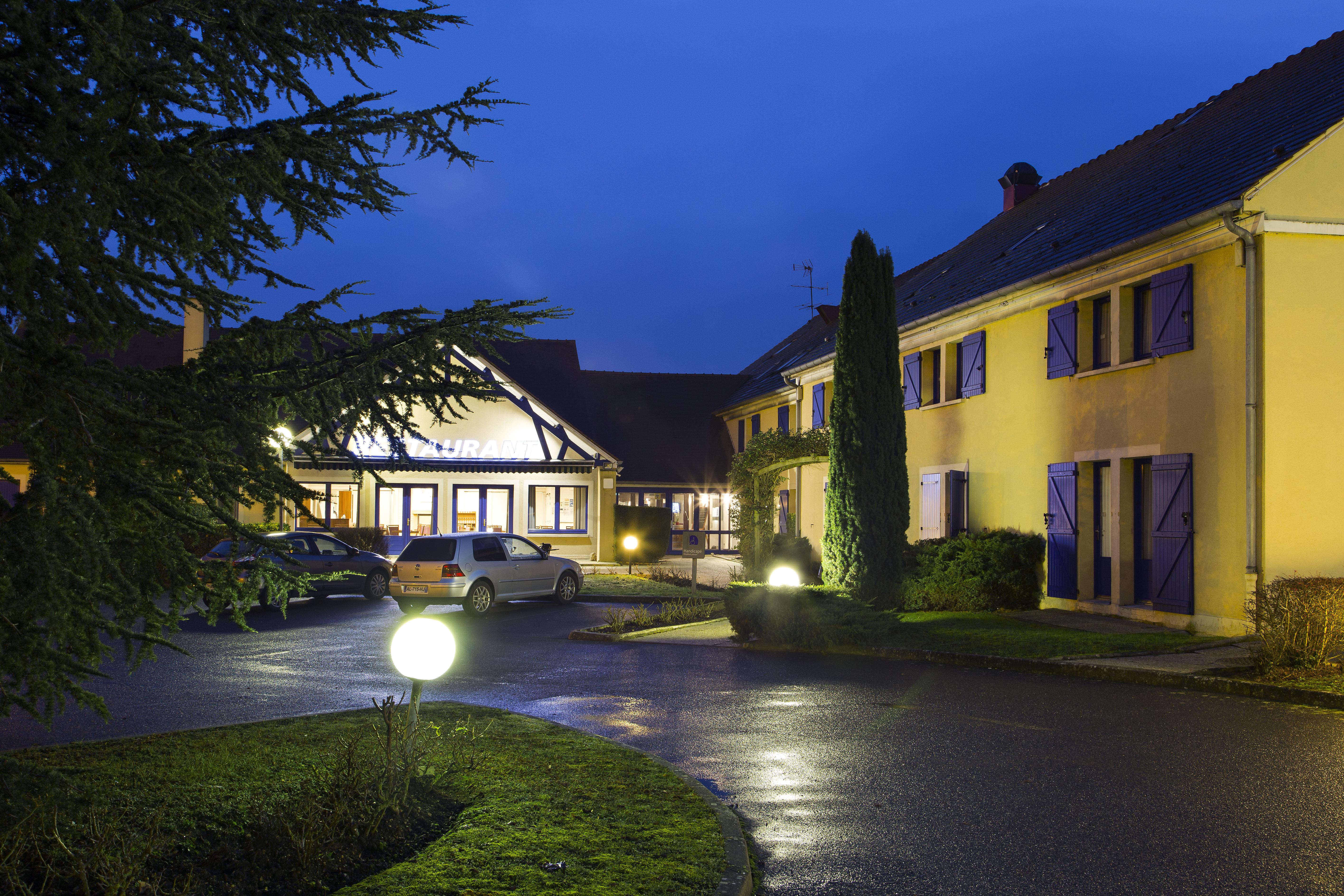 Comfort Hotel Etampes Exterior photo