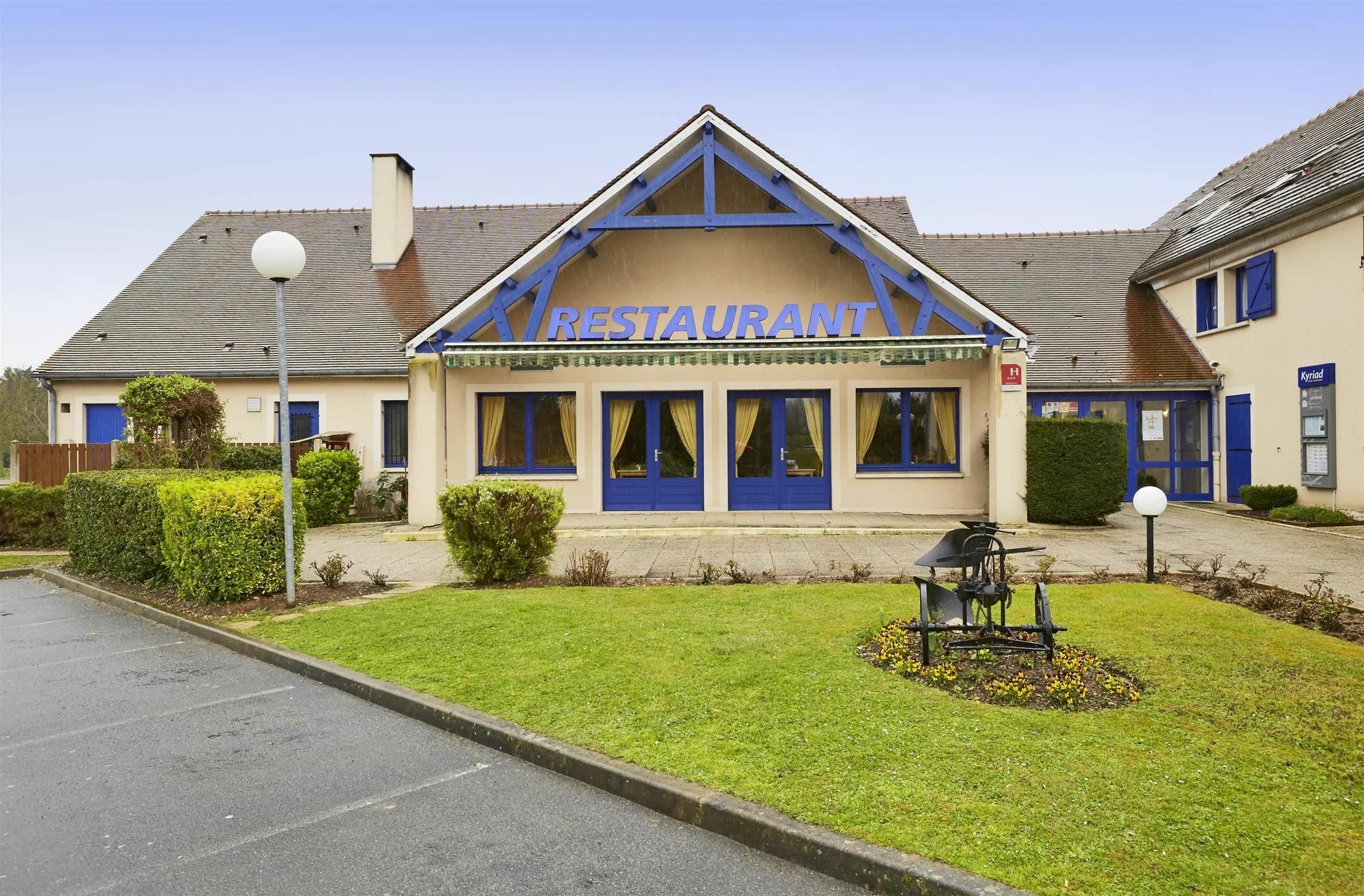Comfort Hotel Etampes Exterior photo